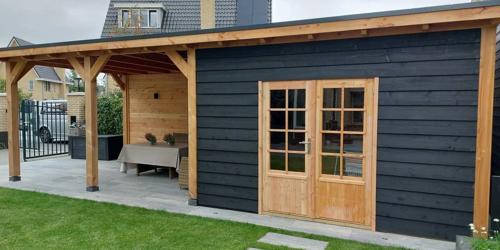 Complete tuin met pergola en tuinkamer - Tuinaanleg Zoetermeer